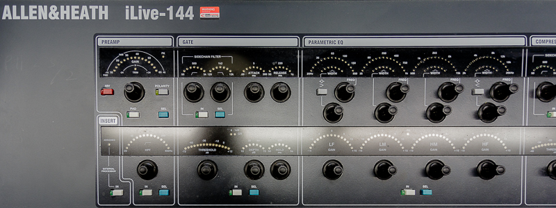 Sound Desk 800px-2357